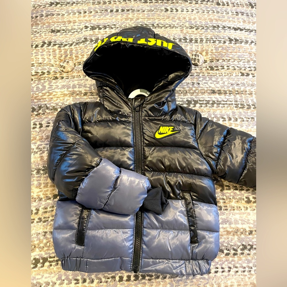 EUC NIKE JACKET 2T